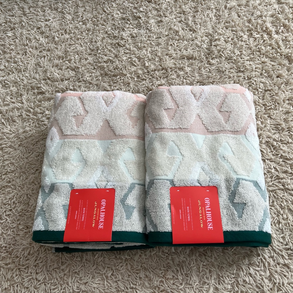 2 NWT JUNGALOW X OPALHOUSE global geo block bath towels